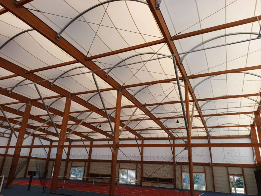 Un complexe tennis innovant à Entressen avec contrôle d’accès Fit Arena