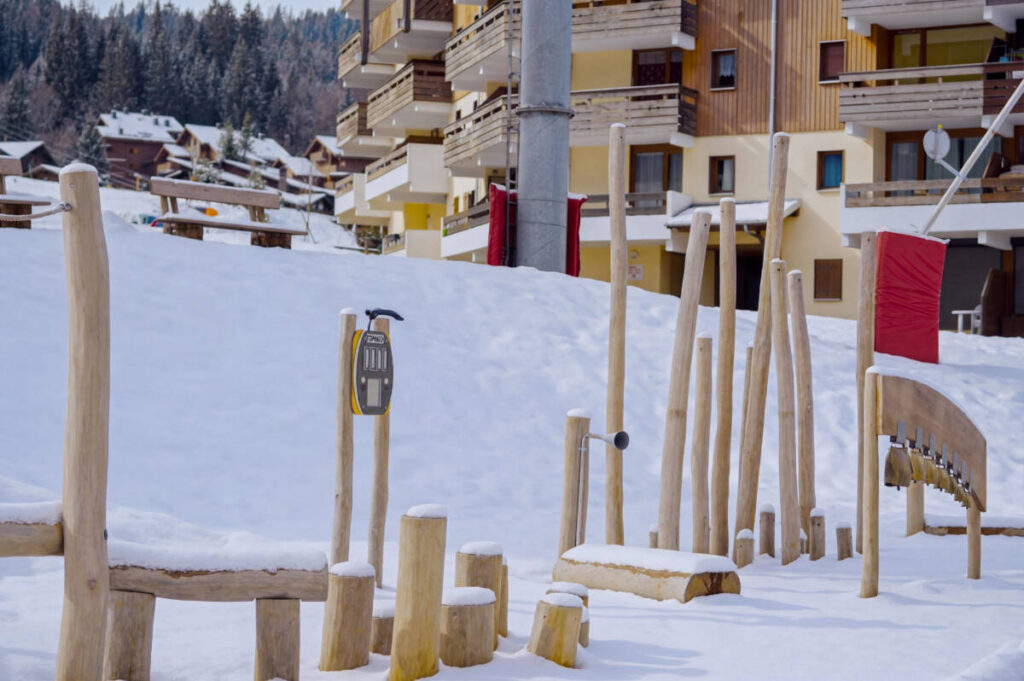 Construction d'une aire de jeux à Morillon (74)