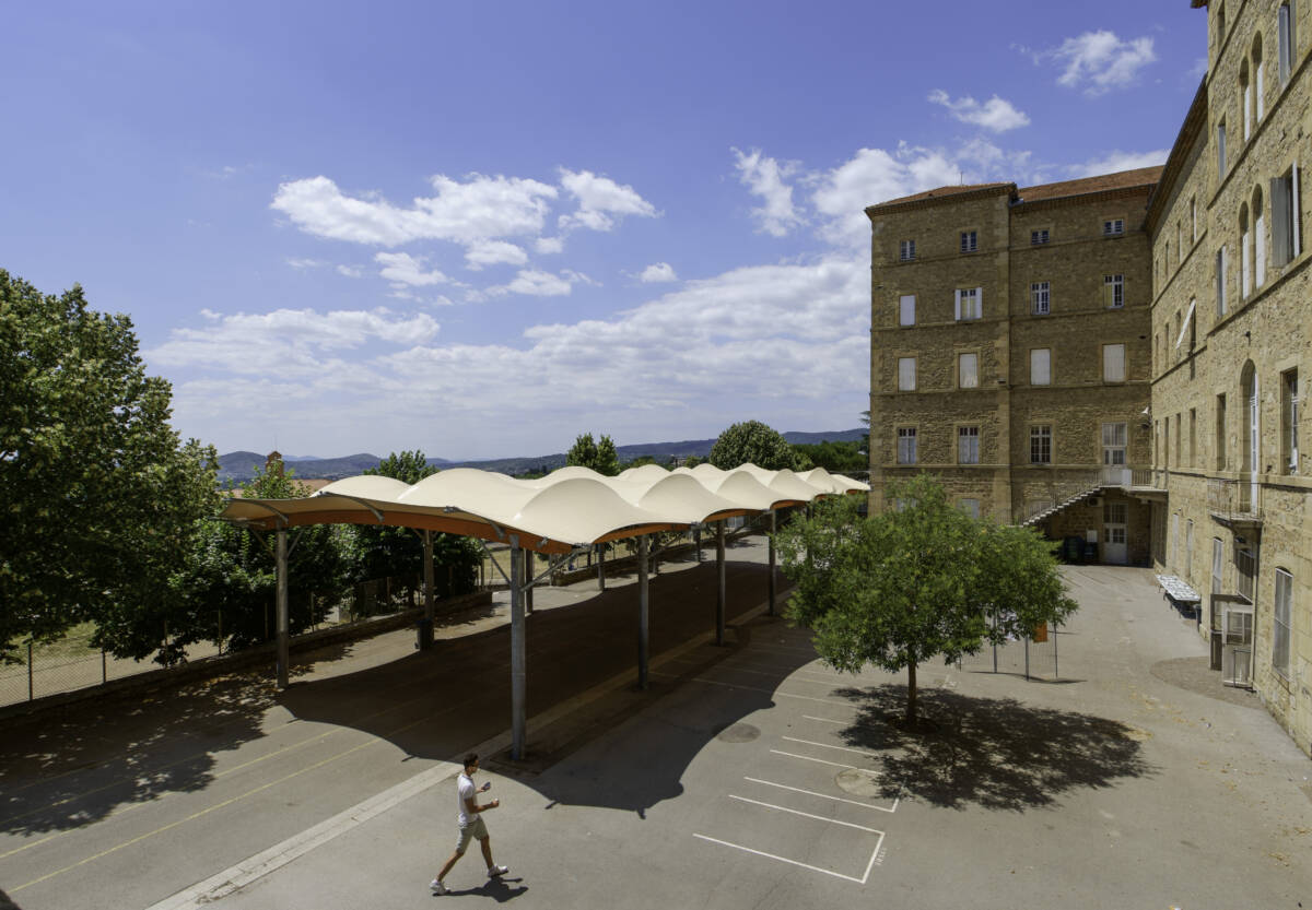 Ombrière pour cour d'école